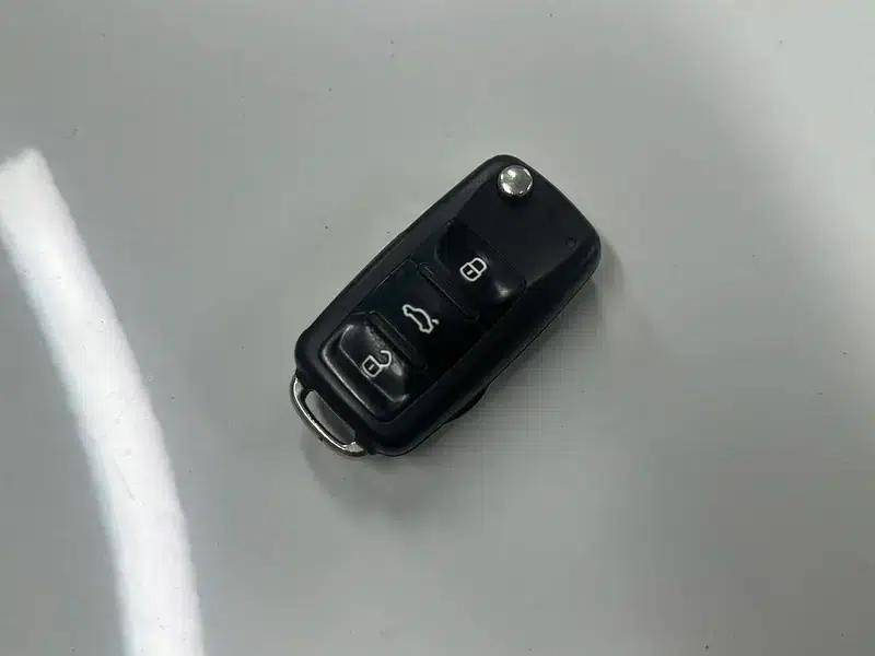 2014 Volkswagen Bora 1.6L Automatic Fashion Edition — миниатюра 11