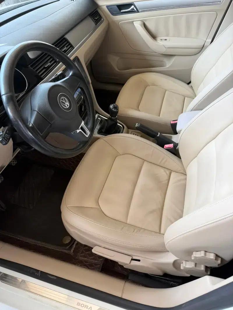 2014 Volkswagen Bora 1.6L Manual Comfort Model — миниатюра 13