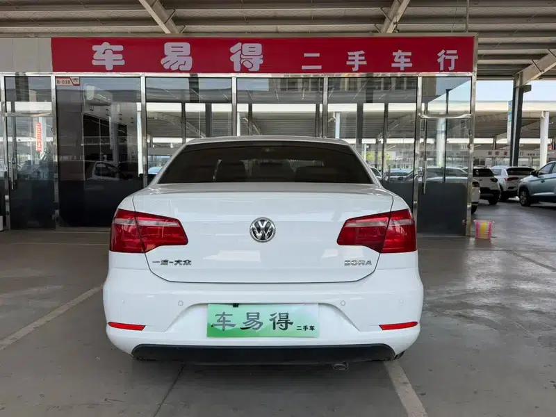 2014 Volkswagen Bora 1.6L Manual Comfort Model — миниатюра 5