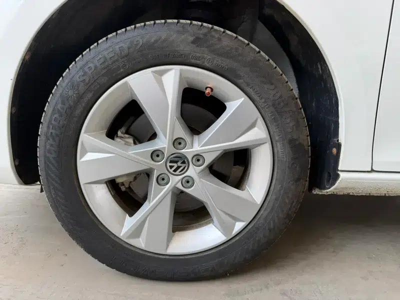 2014 Volkswagen Bora 1.6L Manual Comfort Model — миниатюра 7