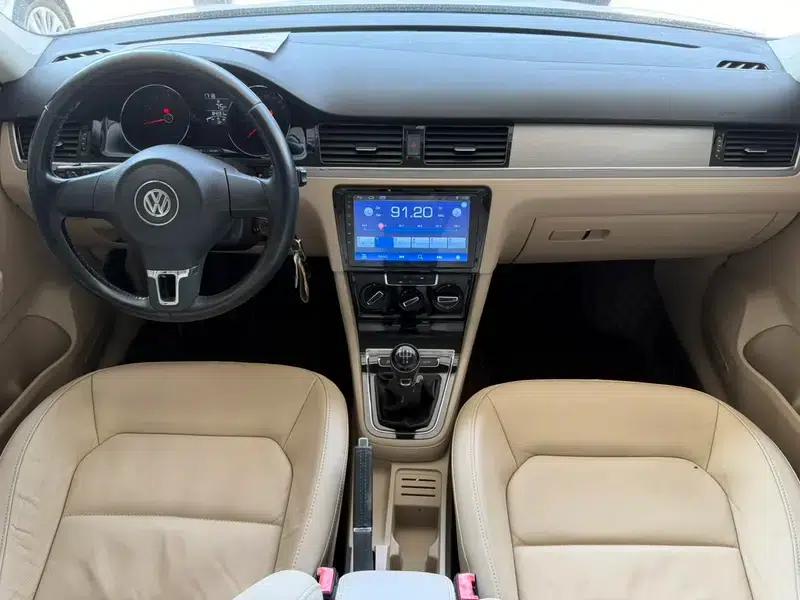 2014 Volkswagen Bora 1.6L Manual Comfort Model — миниатюра 10