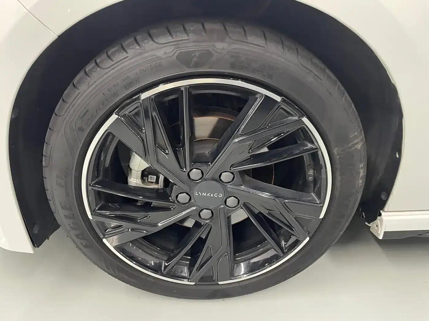 Lynk & Co 03 2023 1.5TD DCT Pro — миниатюра 3