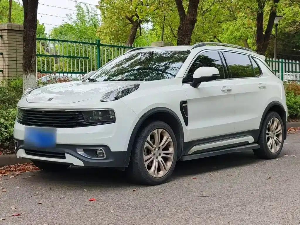 Lynk & Co 01 2017 2.0T 2WD Pro Edition — миниатюра 1