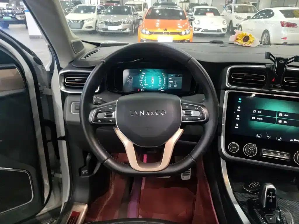 Lynk & Co 01 2017 2.0T 2WD Pro Edition — миниатюра 5