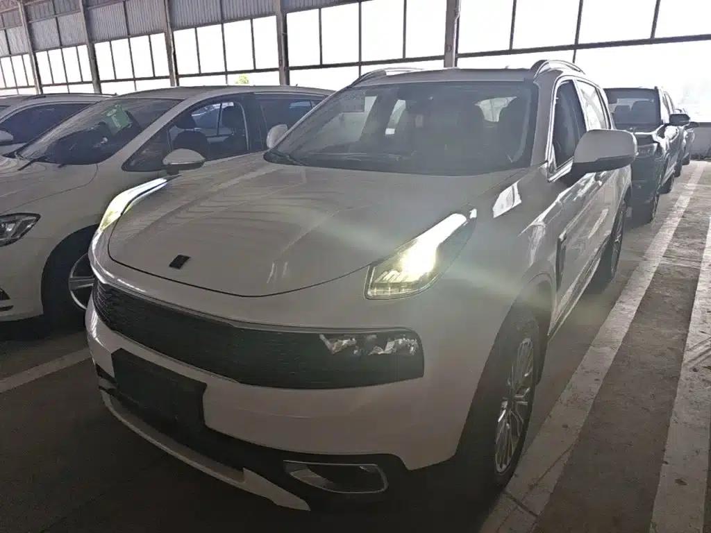 Lynk & Co 01 2017 2.0T Two-Wheel Drive — миниатюра 2