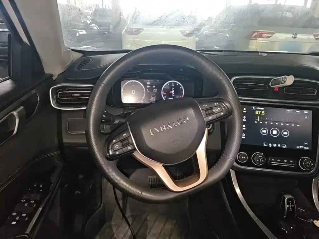 Lynk & Co 01 2017 2.0T Two-Wheel Drive — миниатюра 11