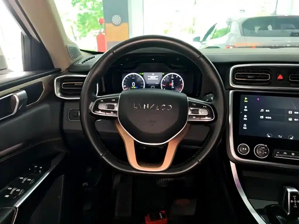 Lynk & Co 01 2017 2.0T 2WD Pro Edition — миниатюра 11