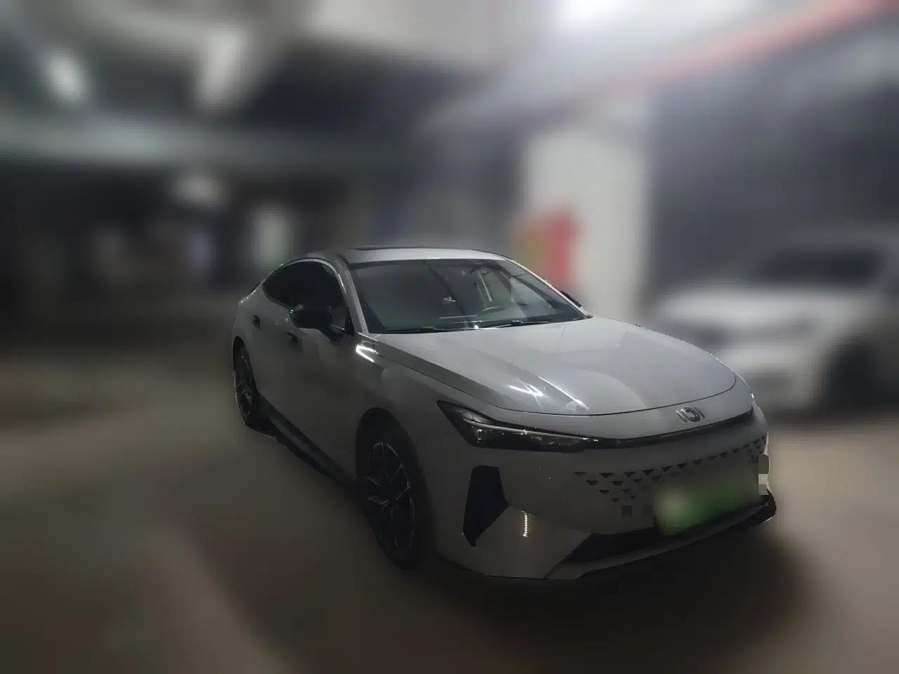 CHANGAN NEVO A06 2023‑model-year Changan Qiyuan A06 plug-in hybrid, 1.5-liter engine with 78 kW of power and a drive motor delivering 158 kW. — миниатюра 3