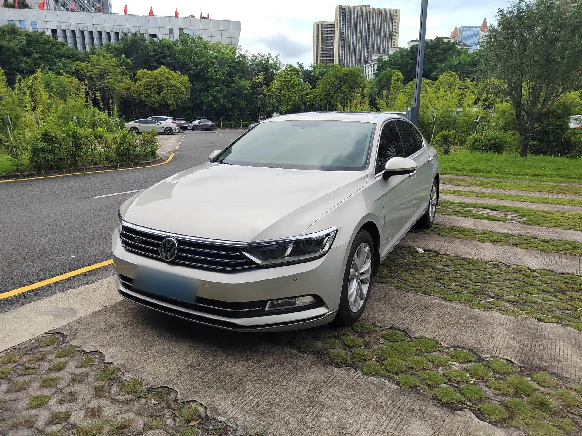 Volkswagen Magotan 2017 330TSI DSG Luxury Model — миниатюра 1