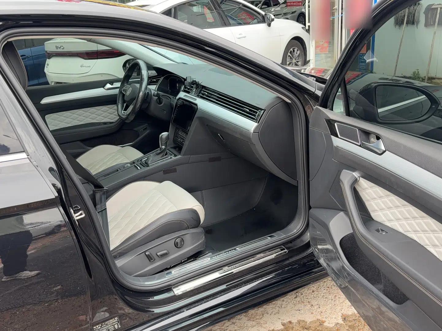 Volkswagen Magotan 2023 2 Million Units Commemorative Edition 330TSI DSG Luxury Version — миниатюра 17