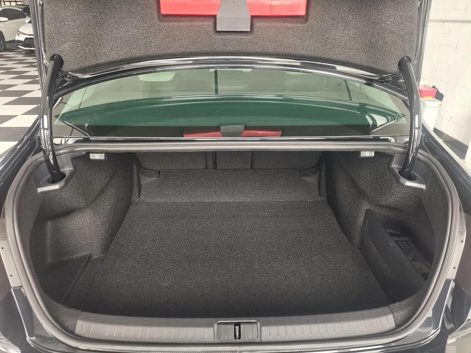 Volkswagen Magotan 2023 2 Million Units Commemorative Edition 330TSI DSG Luxury Version — миниатюра 14