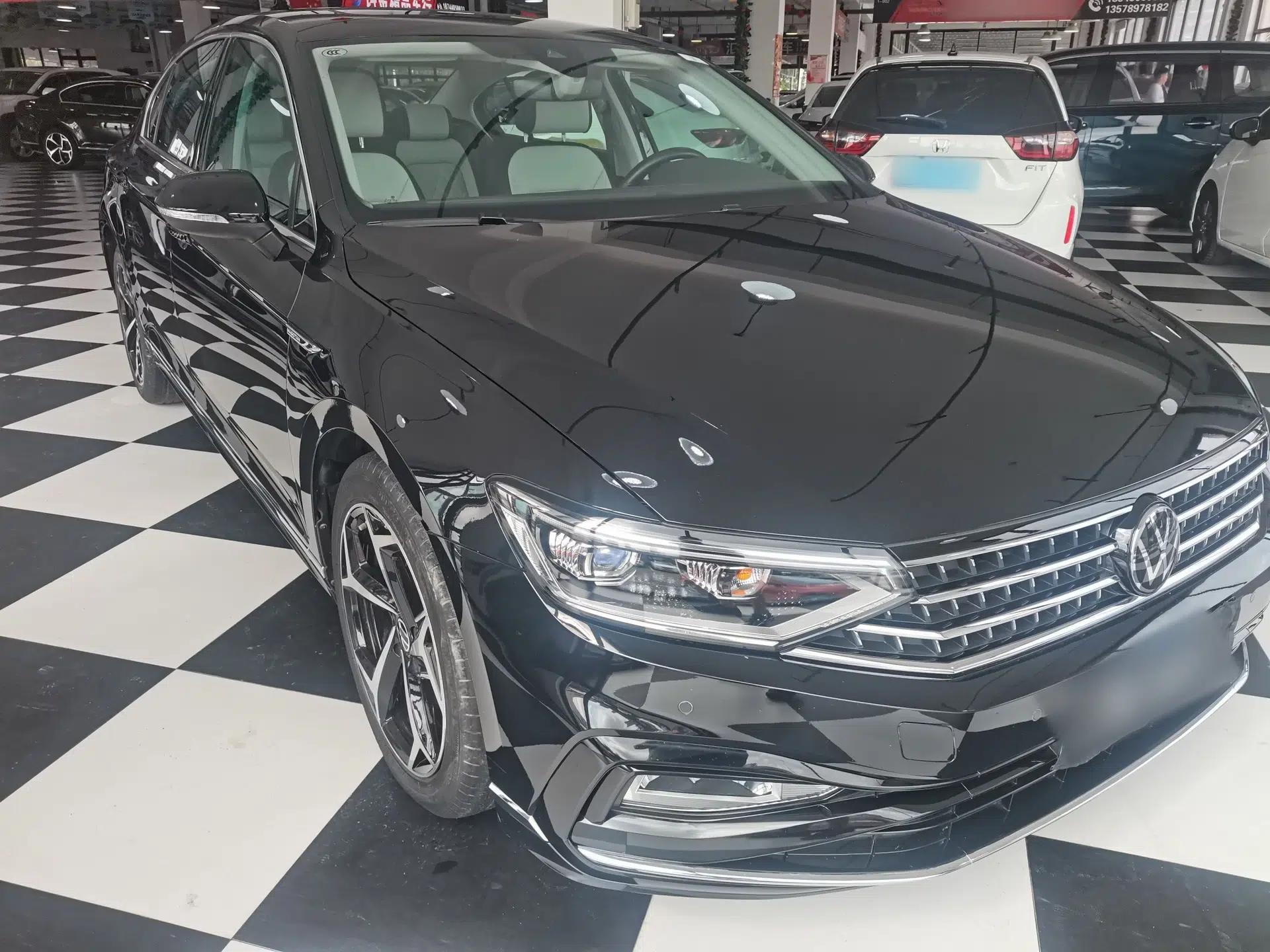 Volkswagen Magotan 2023 2 Million Units Commemorative Edition 330TSI DSG Luxury Version — миниатюра 3