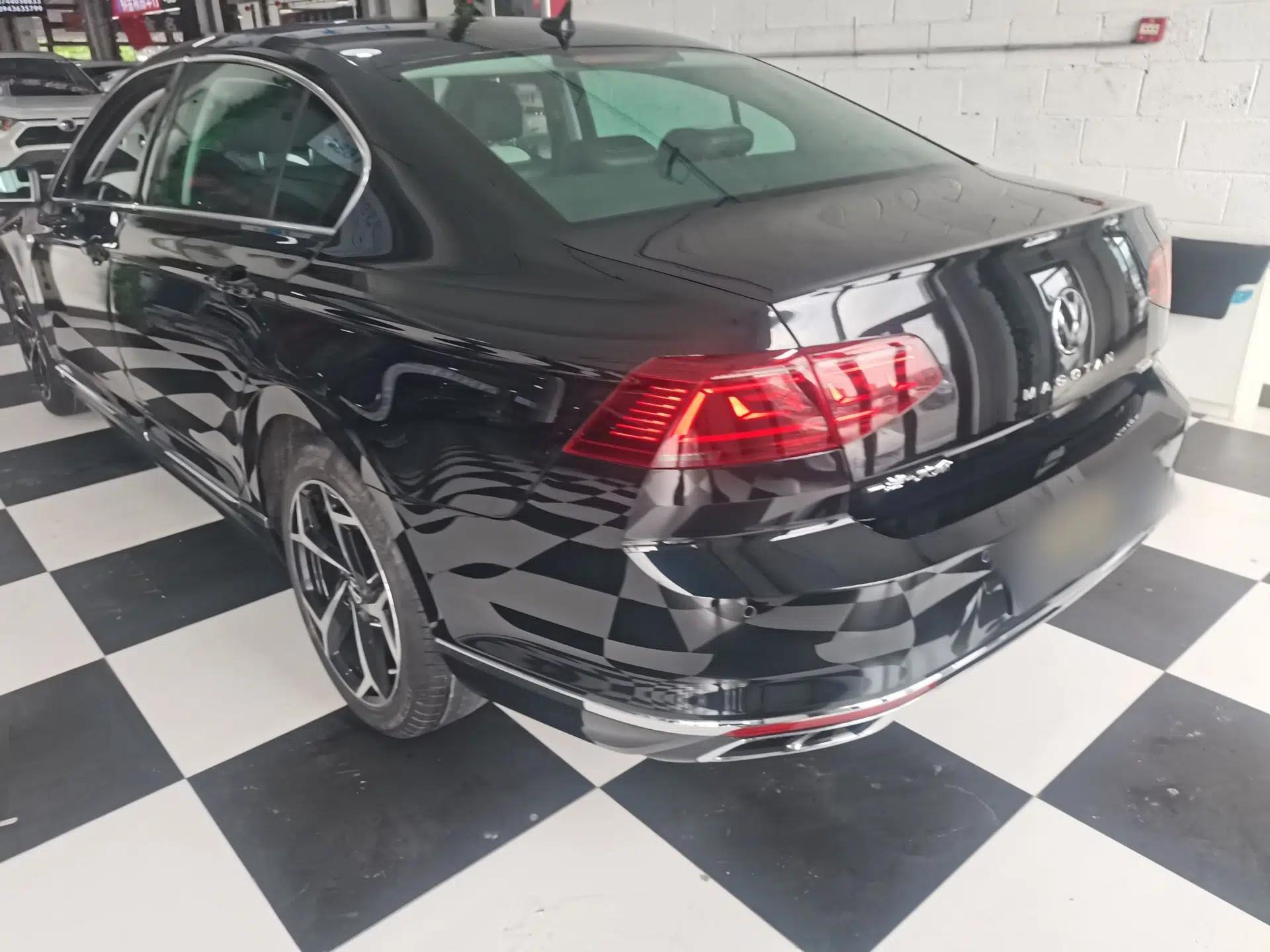 Volkswagen Magotan 2023 2 Million Units Commemorative Edition 330TSI DSG Luxury Version — миниатюра 4