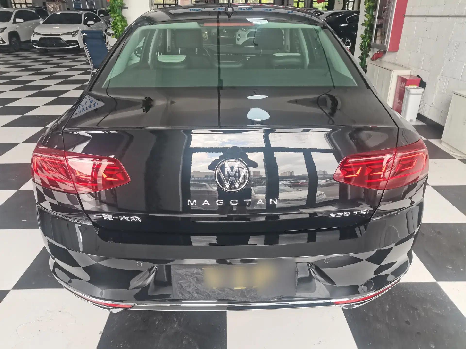 Volkswagen Magotan 2023 2 Million Units Commemorative Edition 330TSI DSG Luxury Version — миниатюра 5