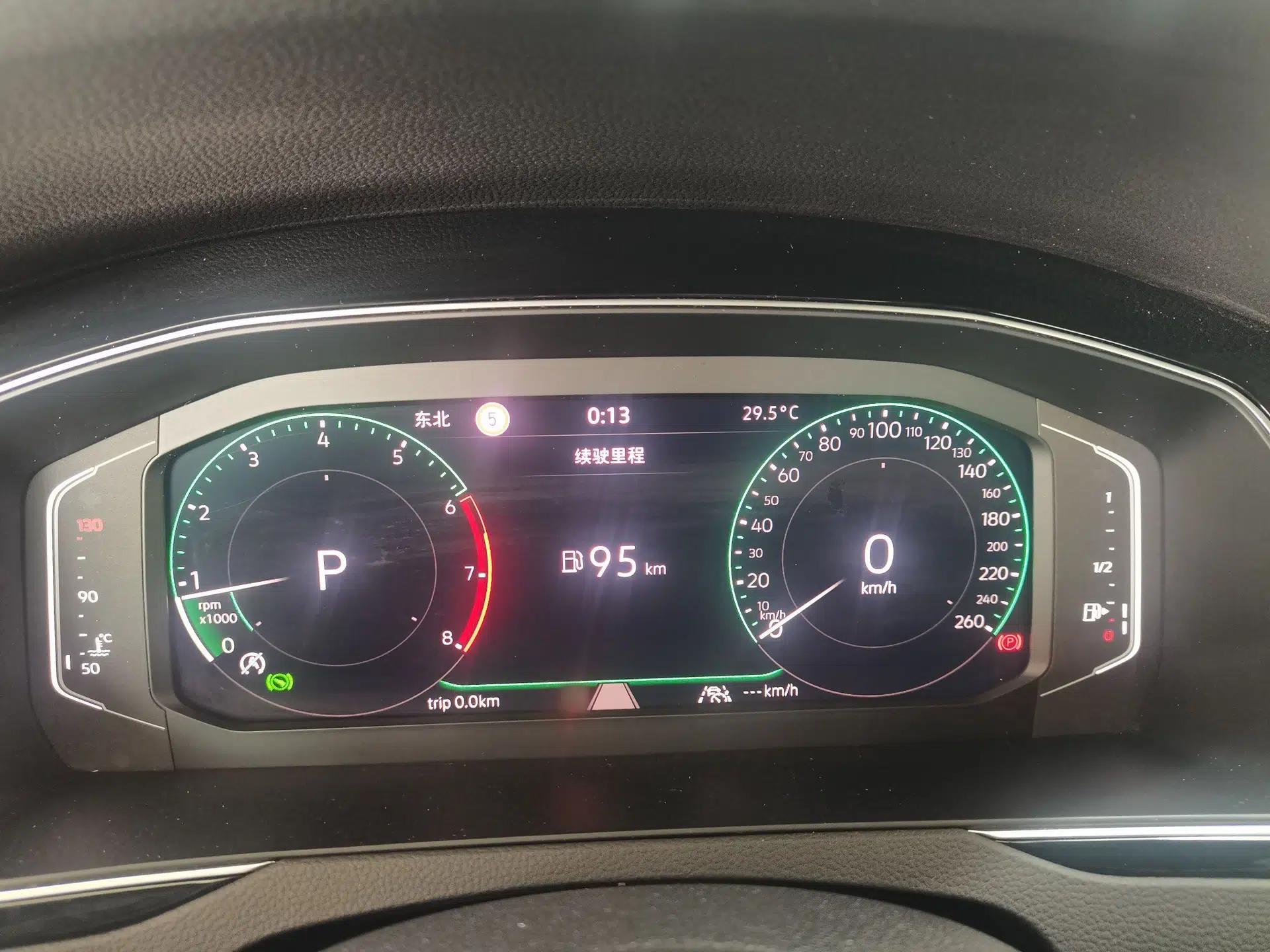 Volkswagen Magotan 2023 2 Million Units Commemorative Edition 330TSI DSG Luxury Version — миниатюра 8