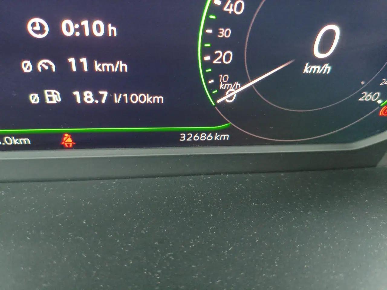 Volkswagen Magotan 2023 2 Million Units Commemorative Edition 330TSI DSG Luxury Version — миниатюра 12