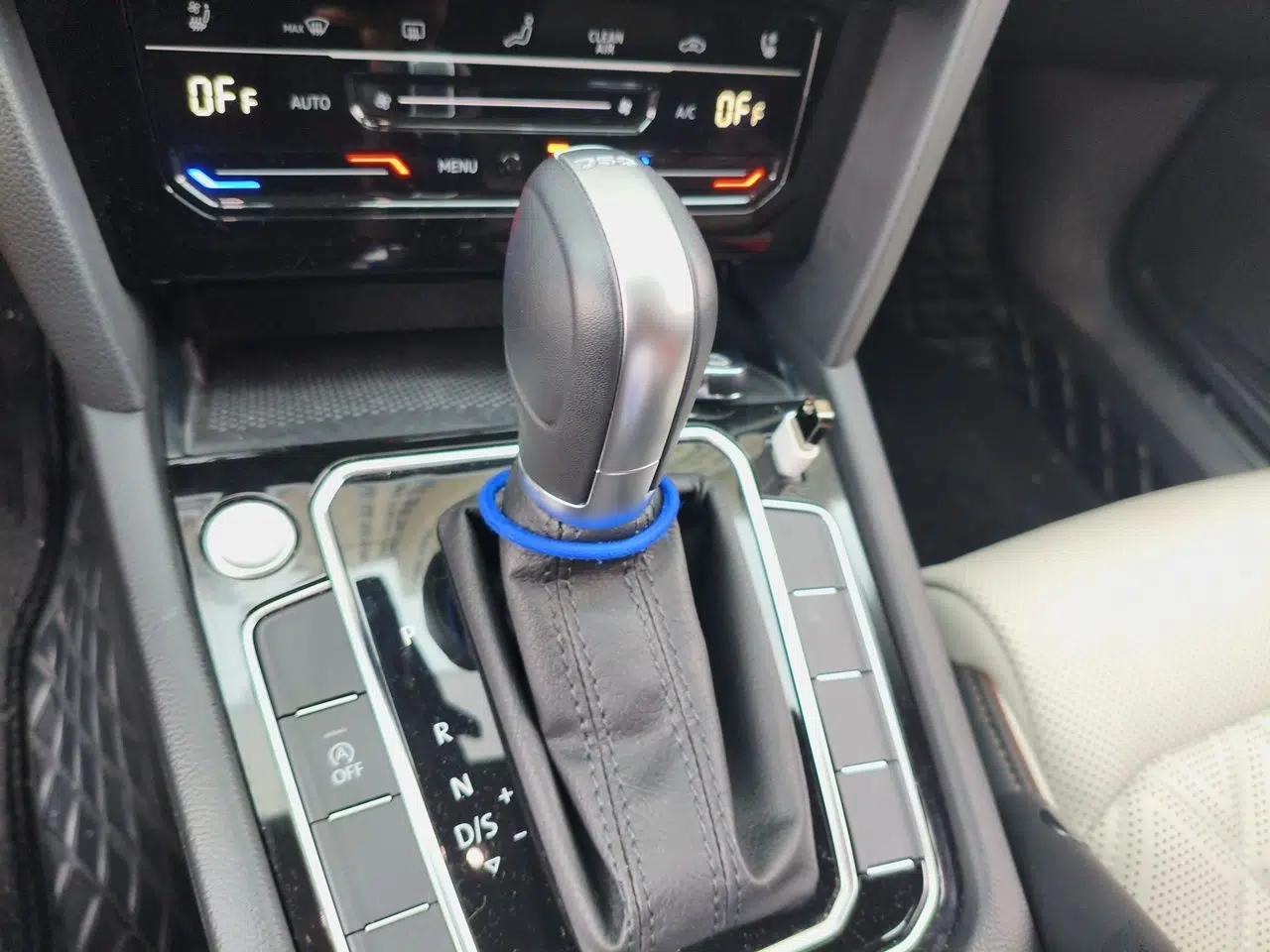 Volkswagen Magotan 2023 2 Million Units Commemorative Edition 330TSI DSG Luxury Version — миниатюра 14