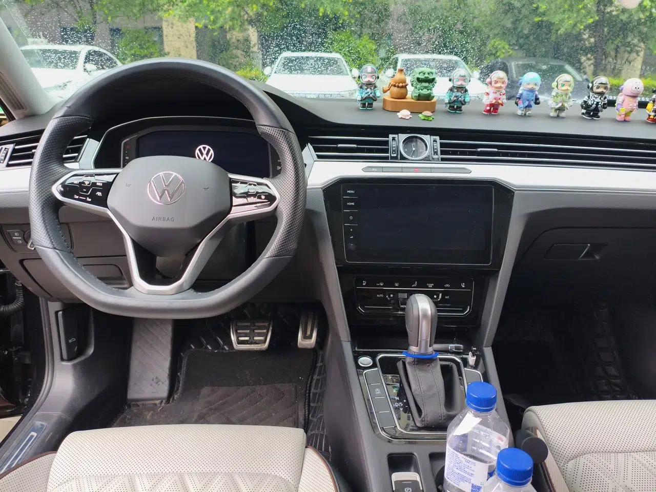 Volkswagen Magotan 2023 2 Million Units Commemorative Edition 330TSI DSG Luxury Version — миниатюра 9