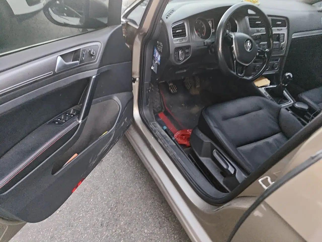 Volkswagen Golf 2015 1.4TSI Manual Comfort Model — миниатюра 16