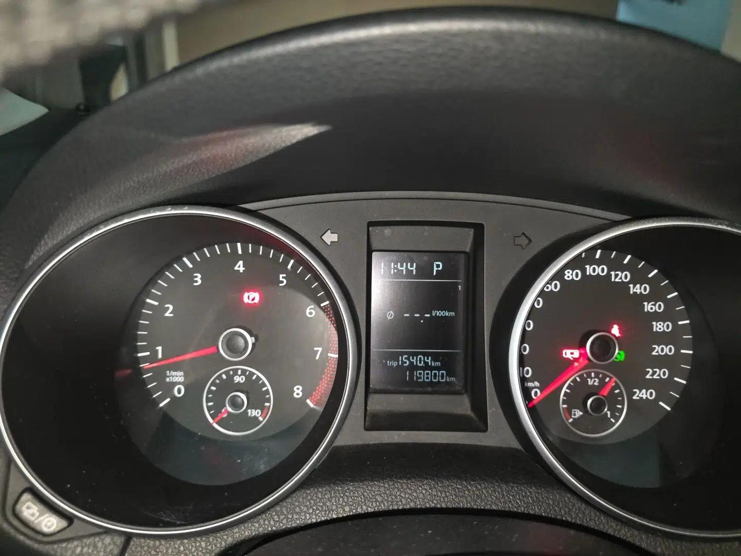 Volkswagen Golf 2012 1.6L Automatic Comfort Model — миниатюра 11