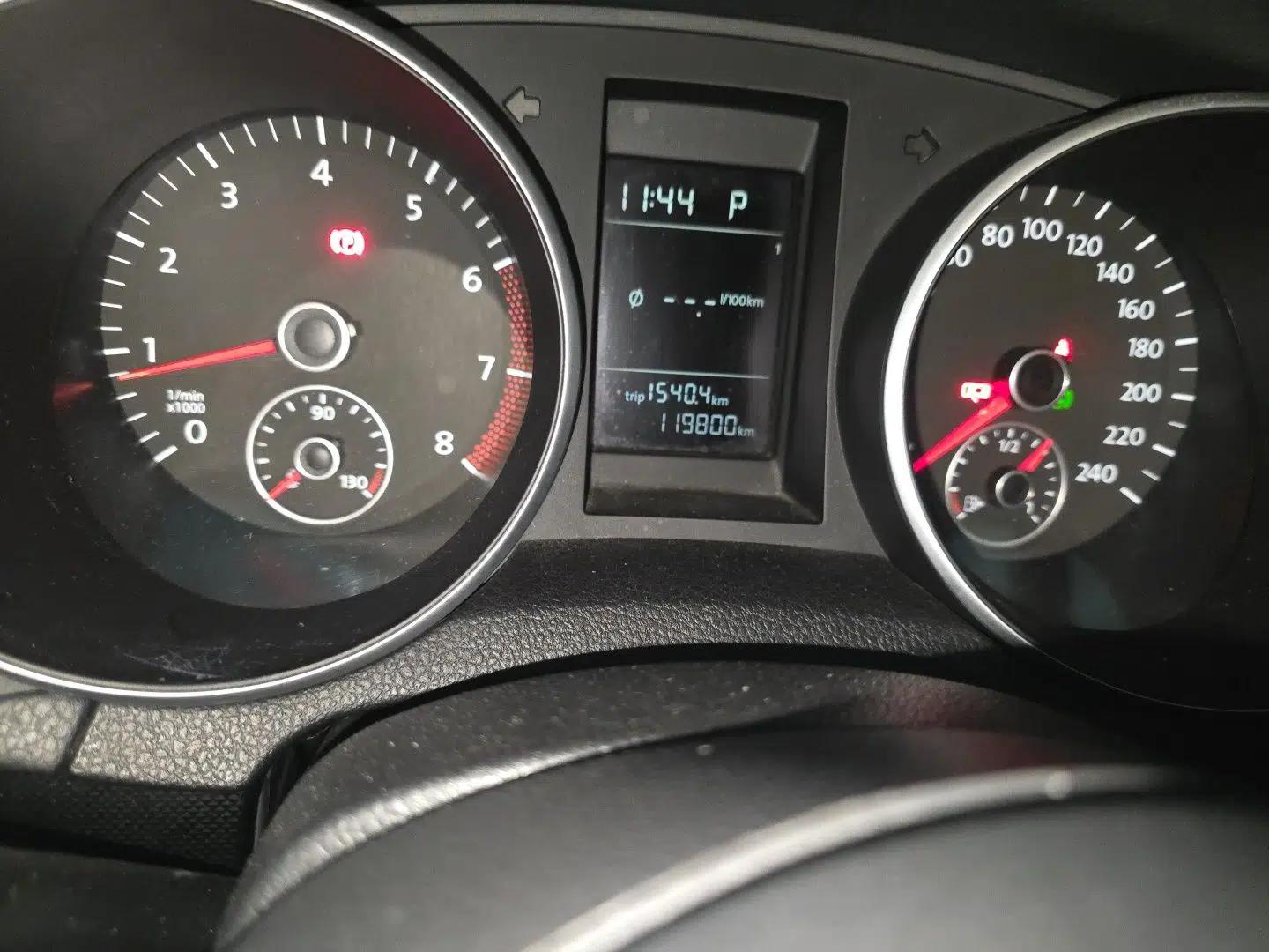 Volkswagen Golf 2012 1.6L Automatic Comfort Model — миниатюра 12