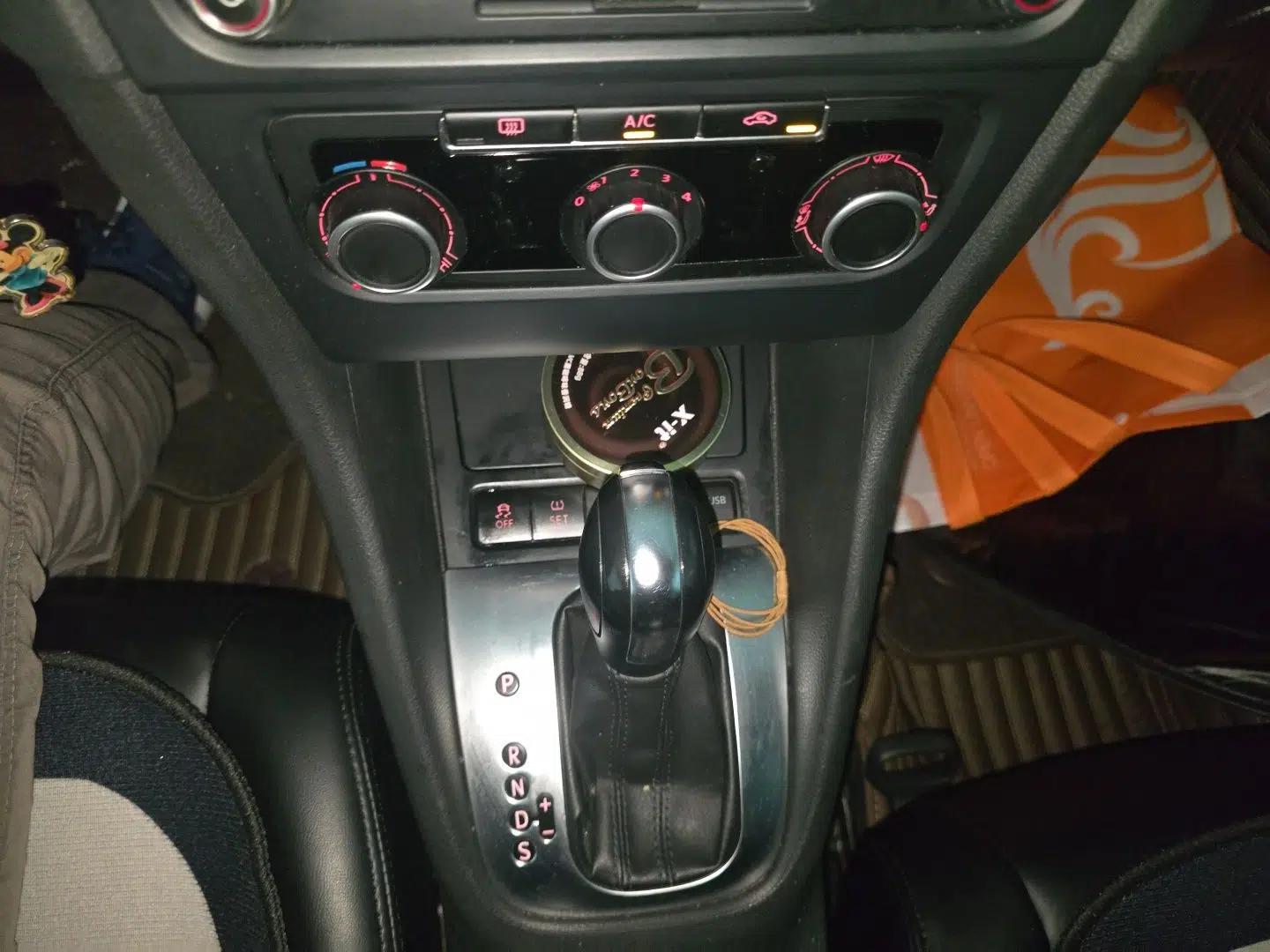 Volkswagen Golf 2012 1.6L Automatic Comfort Model — миниатюра 14