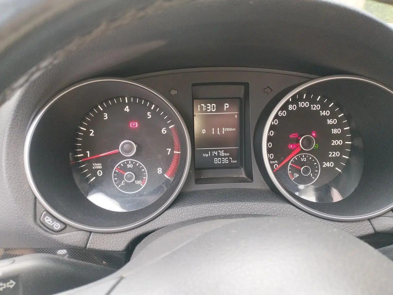 Volkswagen Golf 2012 1.6L Automatic Comfort Model — миниатюра 11