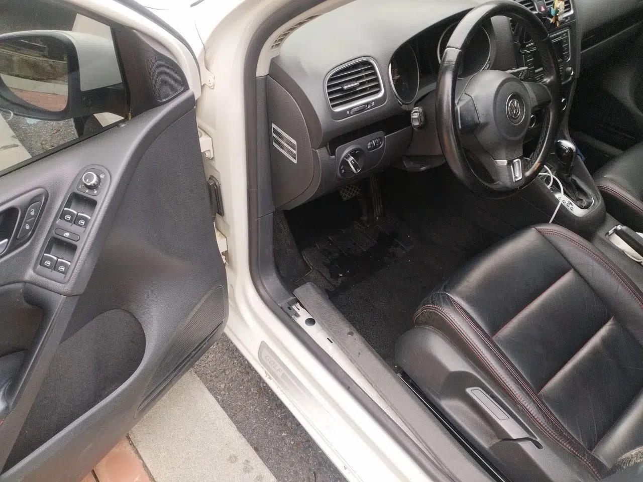 Volkswagen Golf 2012 1.6L Automatic Comfort Model — миниатюра 16