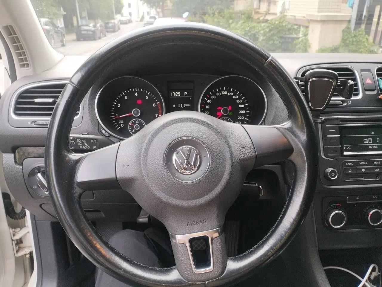 Volkswagen Golf 2012 1.6L Automatic Comfort Model — миниатюра 10