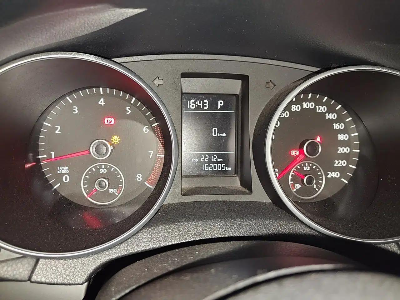 Volkswagen Golf 2012 1.6L Automatic Fashion Model — миниатюра 11