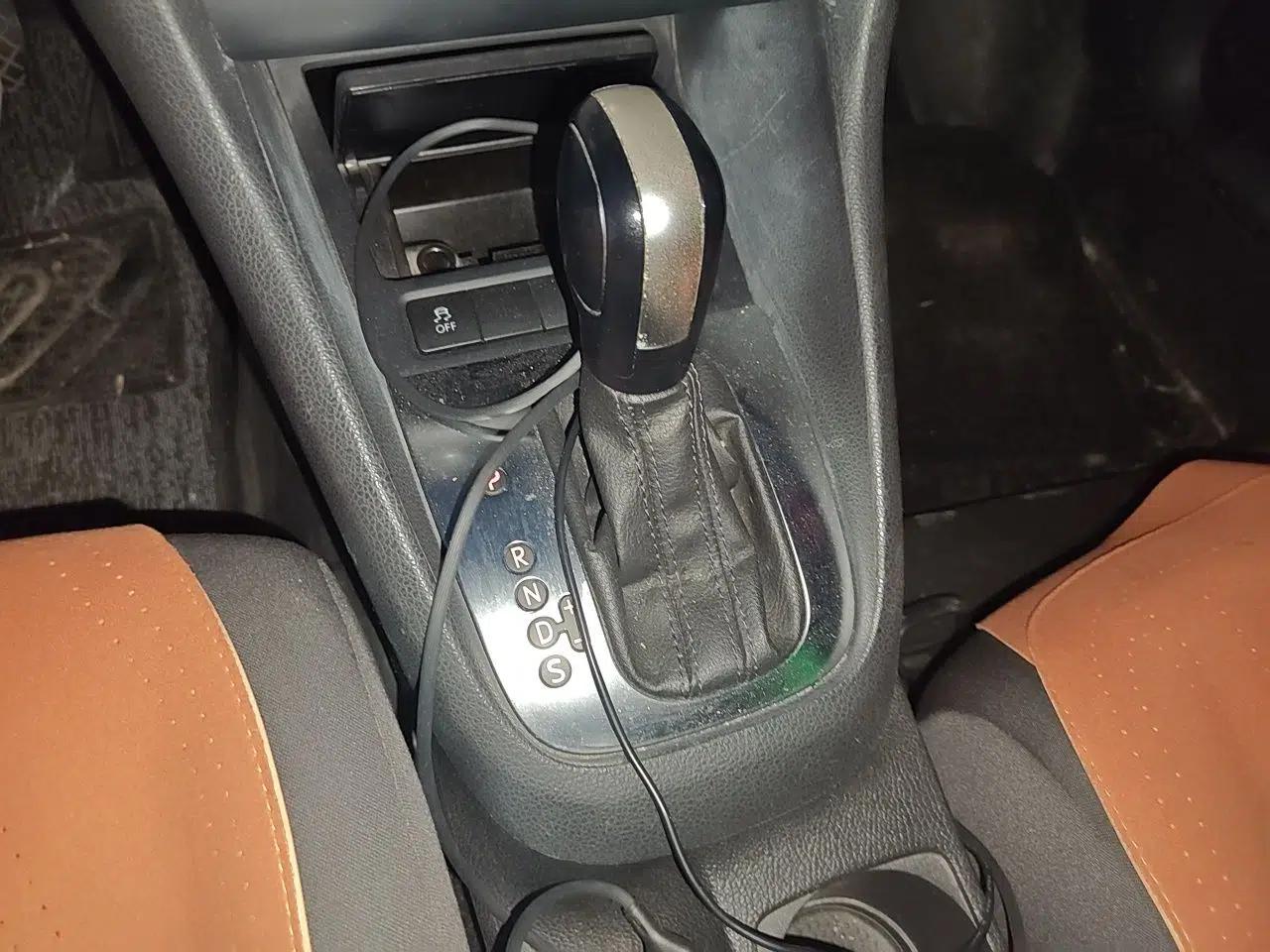 Volkswagen Golf 2012 1.6L Automatic Fashion Model — миниатюра 14