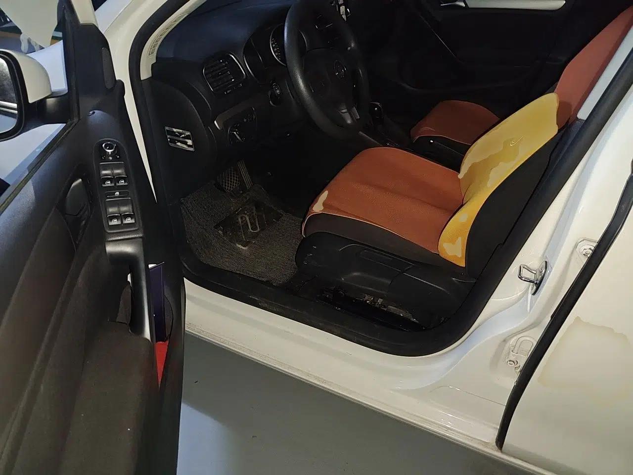 Volkswagen Golf 2012 1.6L Automatic Fashion Model — миниатюра 16