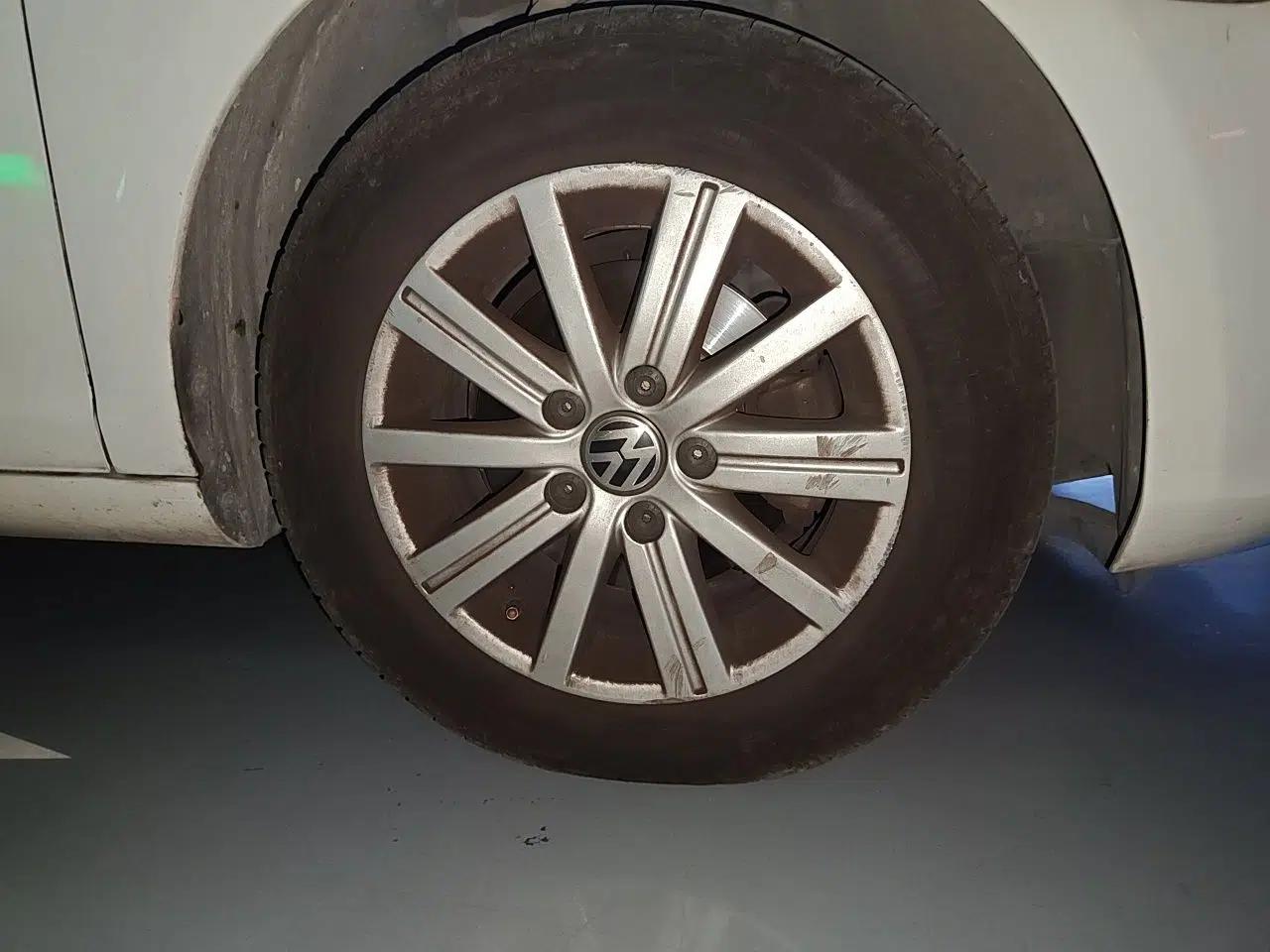 Volkswagen Golf 2012 1.6L Automatic Fashion Model — миниатюра 8