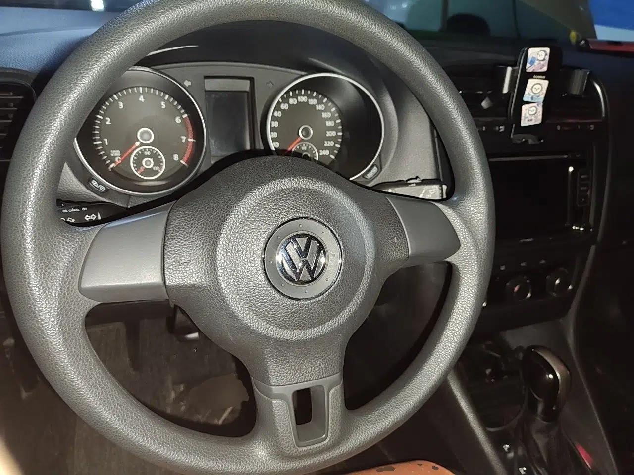 Volkswagen Golf 2012 1.6L Automatic Fashion Model — миниатюра 10