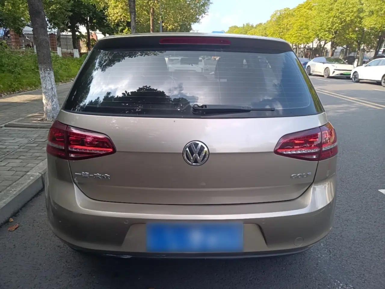 Volkswagen Golf 2017 1.6L Automatic Comfort Million-Vehicle Anniversary Edition — миниатюра 5