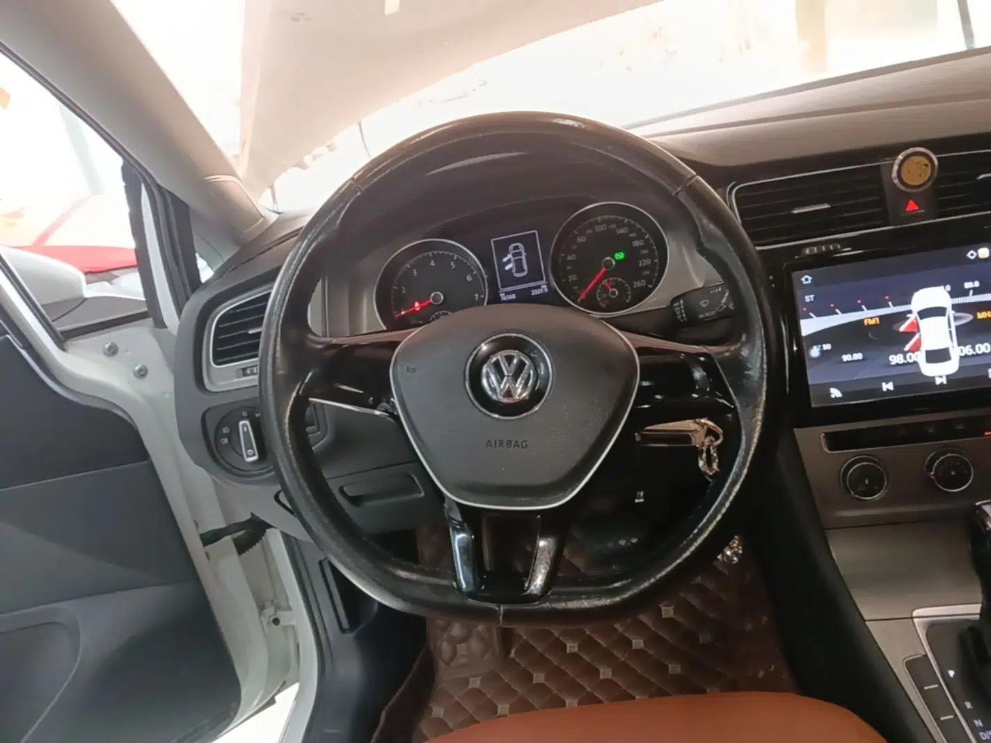 Volkswagen Golf 2016 1.6L Automatic Comfort Model — миниатюра 13