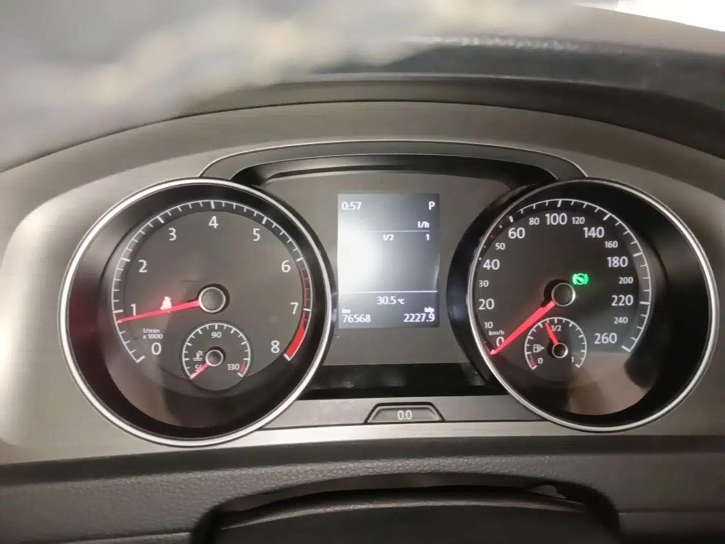 Volkswagen Golf 2016 1.6L Automatic Comfort Model — миниатюра 14