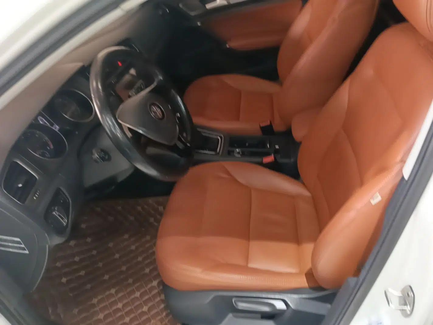 Volkswagen Golf 2016 1.6L Automatic Comfort Model — миниатюра 17