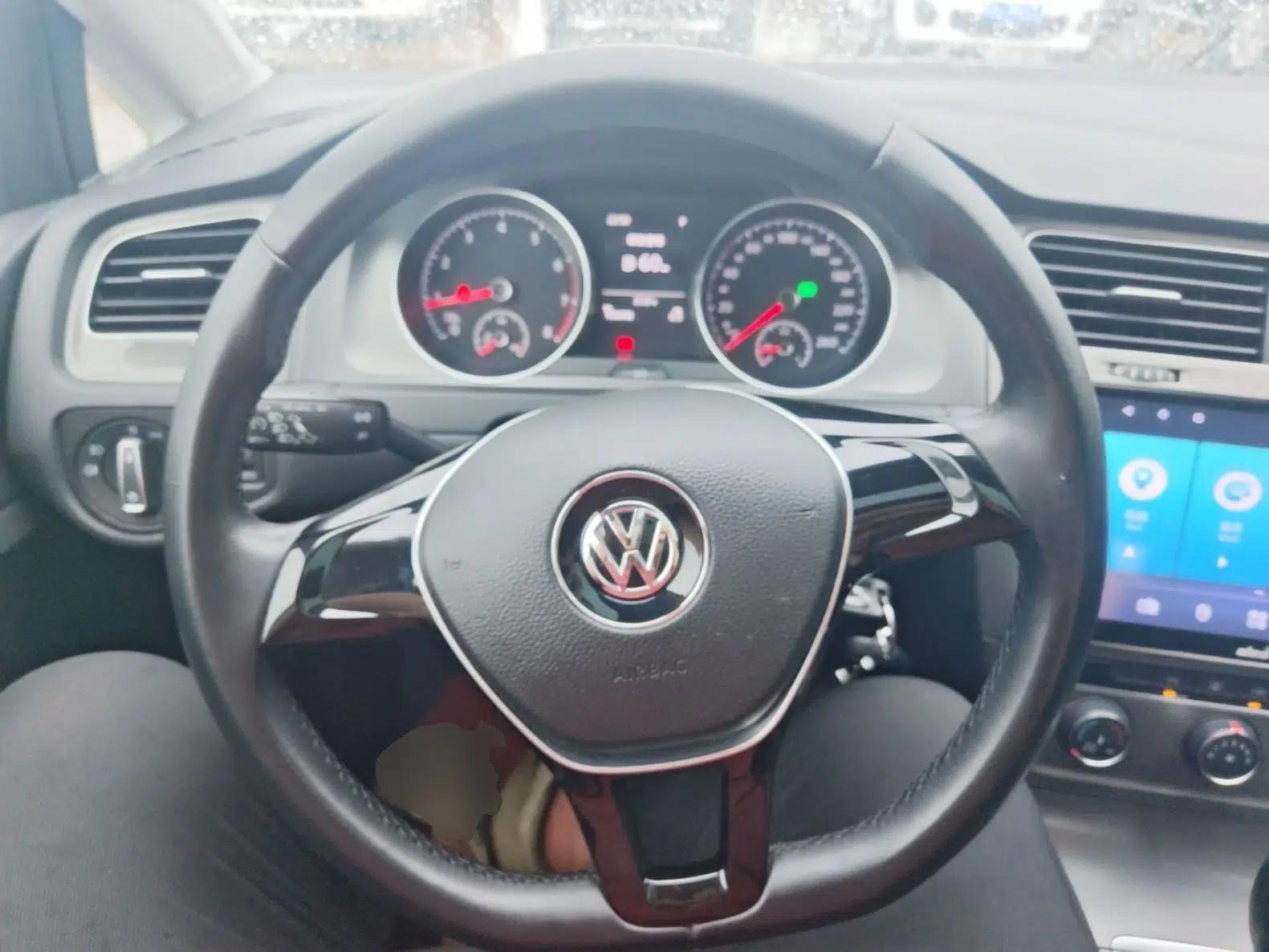 Volkswagen Golf 2015 1.6L Automatic Comfort Model — миниатюра 13