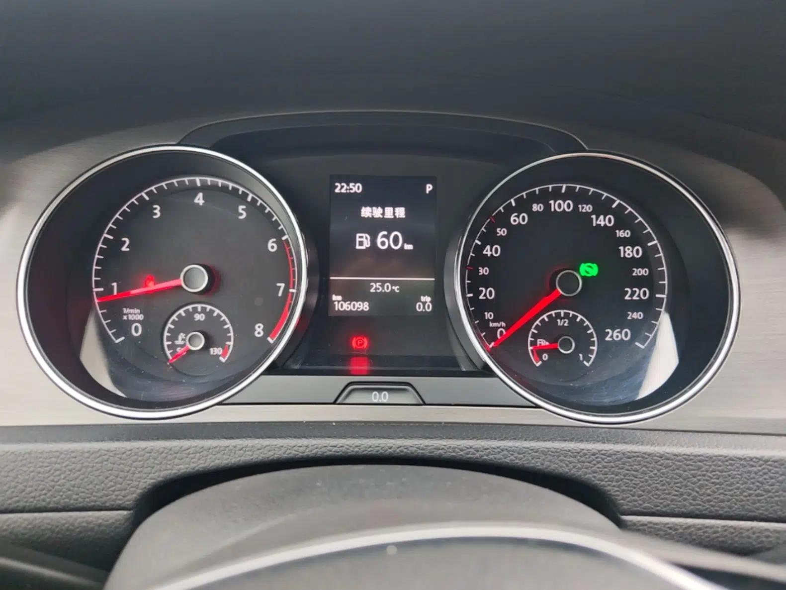 Volkswagen Golf 2015 1.6L Automatic Comfort Model — миниатюра 14