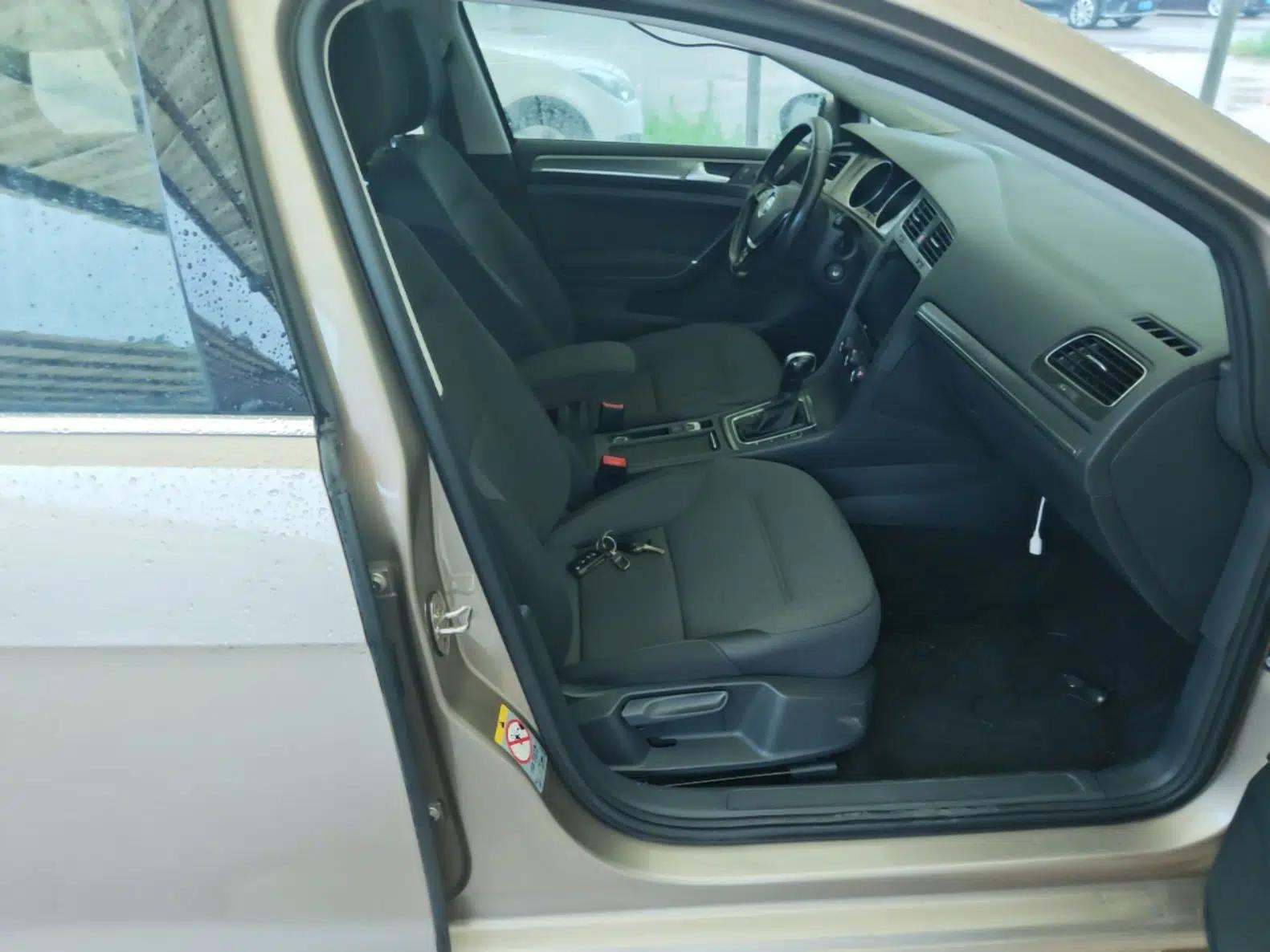 Volkswagen Golf 2015 1.6L Automatic Comfort Model — миниатюра 19