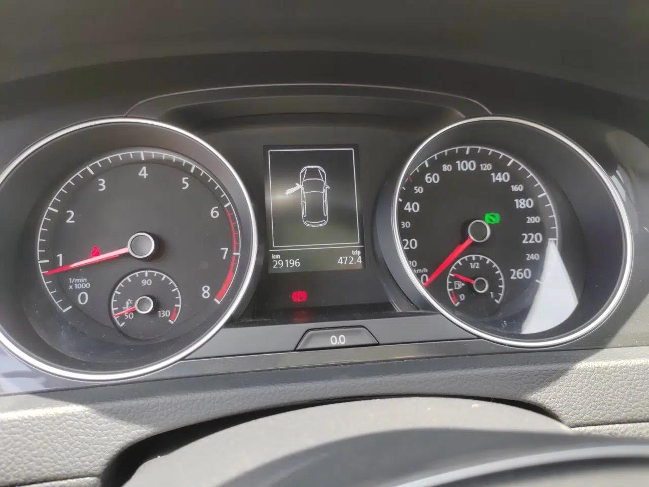 Volkswagen Golf 2017 1.6L Automatic Comfort Million-Vehicle Anniversary Edition — миниатюра 11