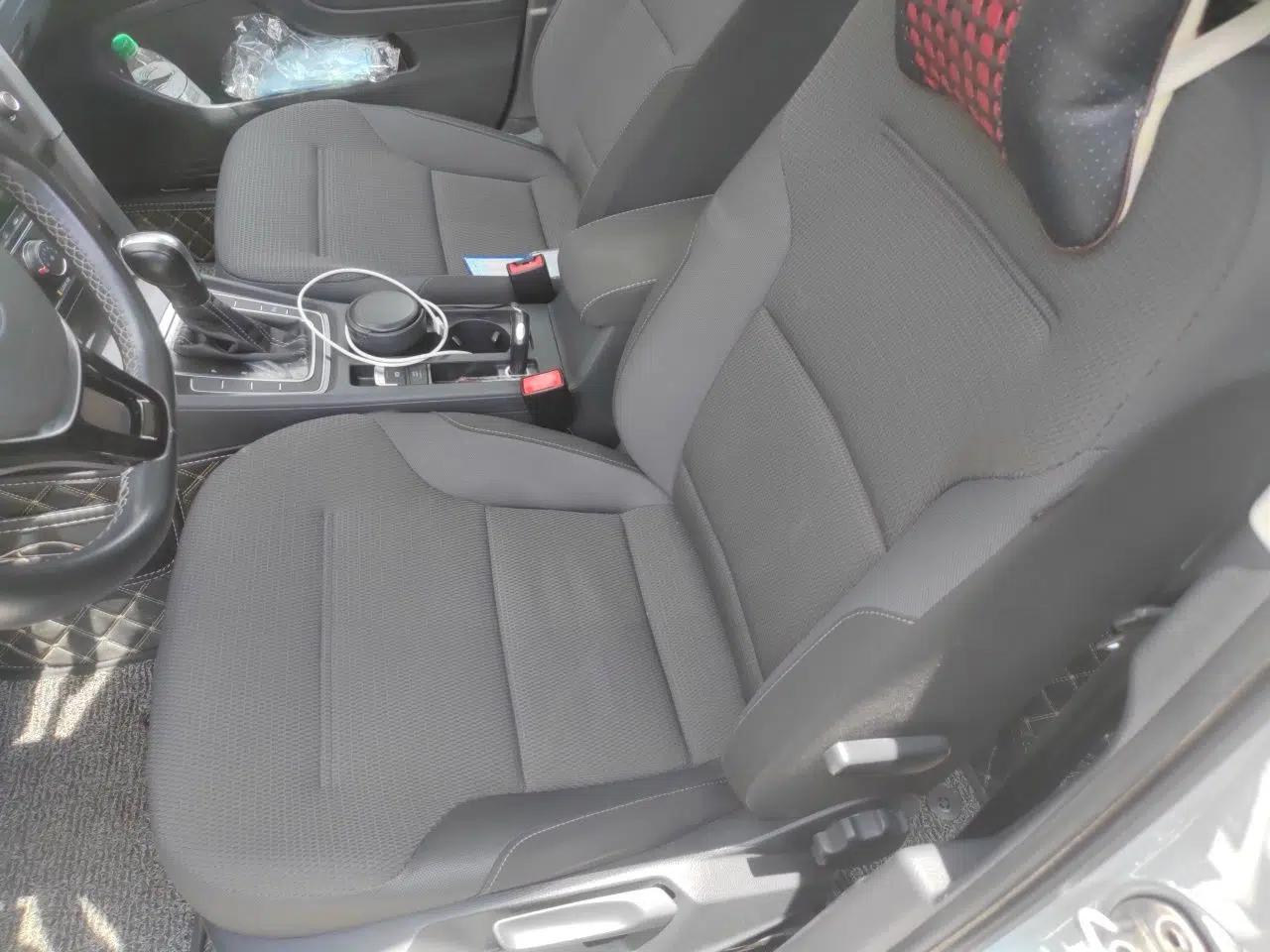 Volkswagen Golf 2017 1.6L Automatic Comfort Million-Vehicle Anniversary Edition — миниатюра 15