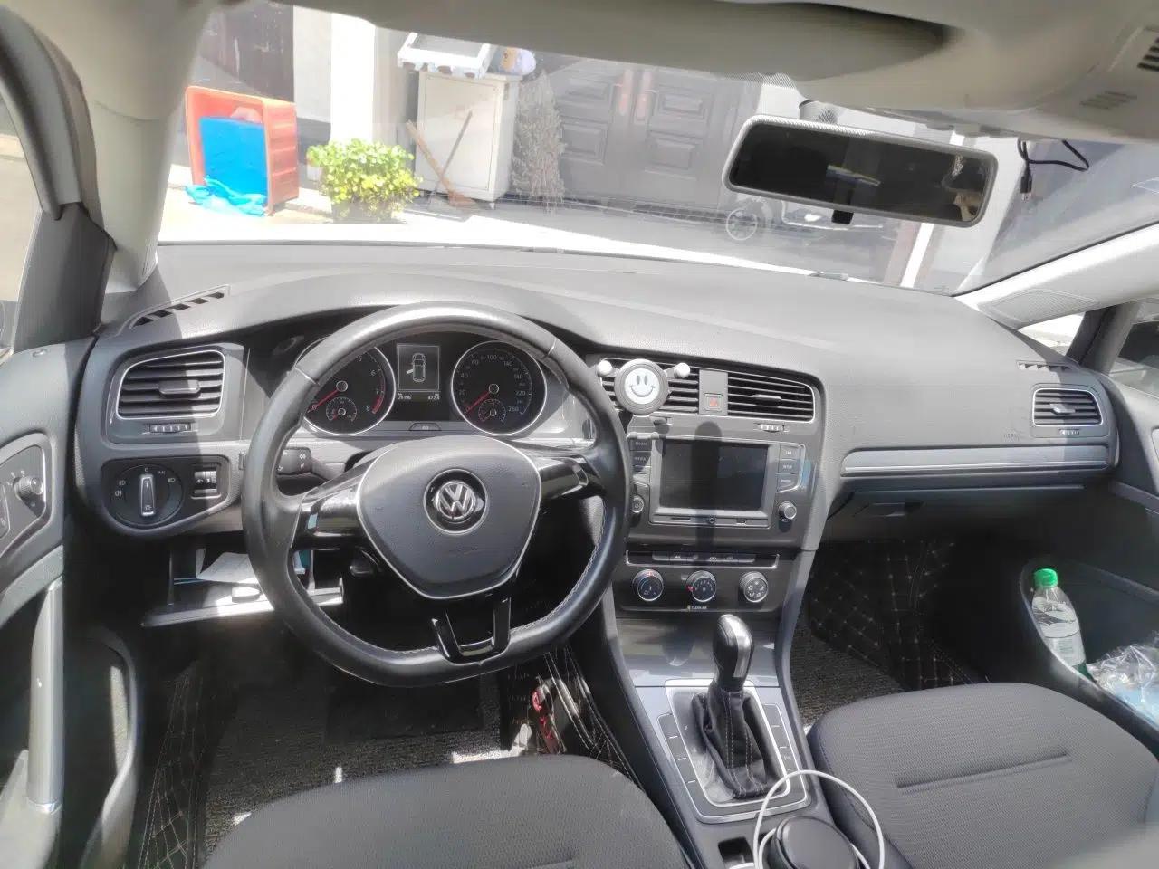 Volkswagen Golf 2017 1.6L Automatic Comfort Million-Vehicle Anniversary Edition — миниатюра 9