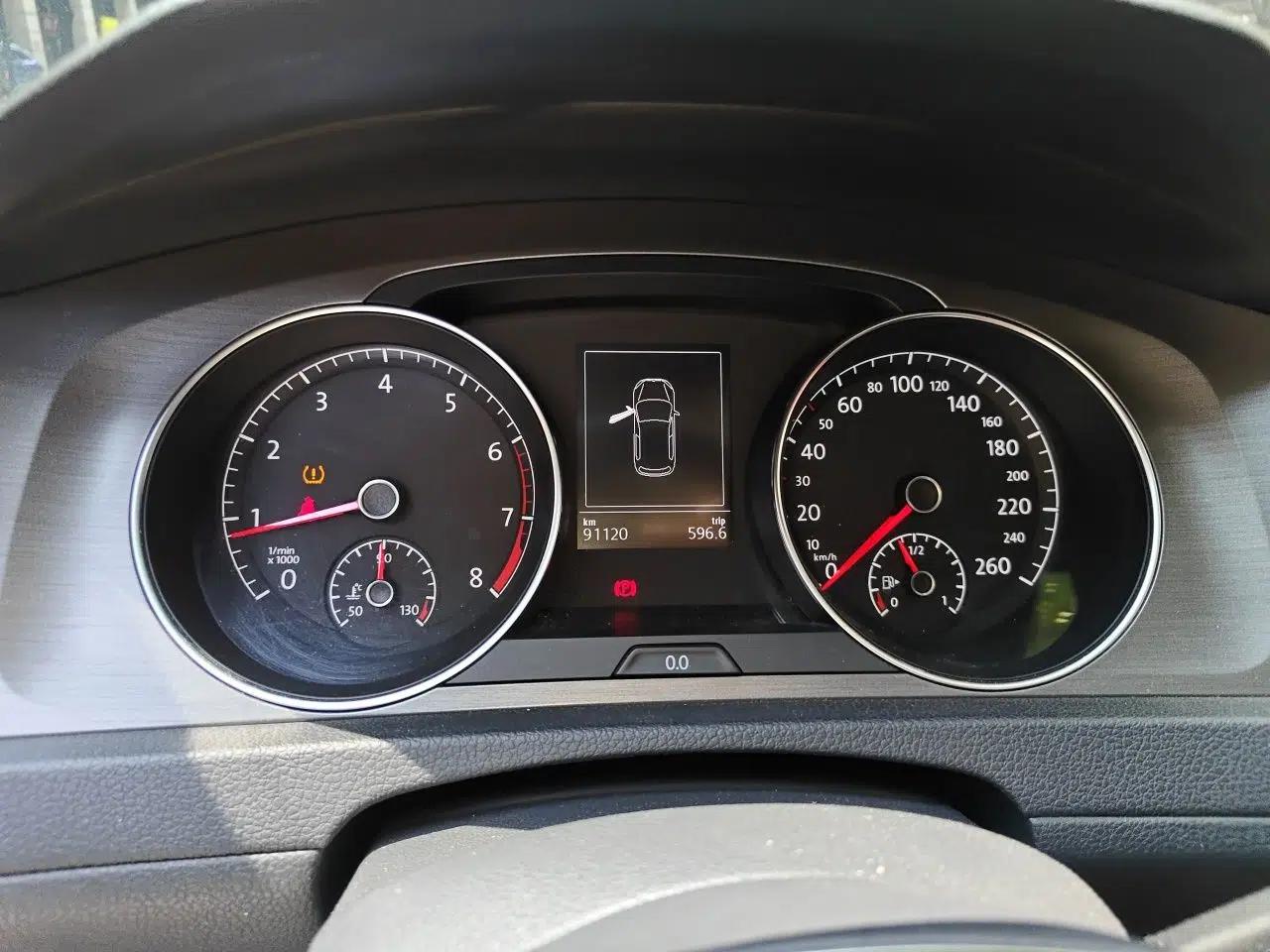 Volkswagen Golf 2016 230TSI Automatic Luxury Version — миниатюра 11
