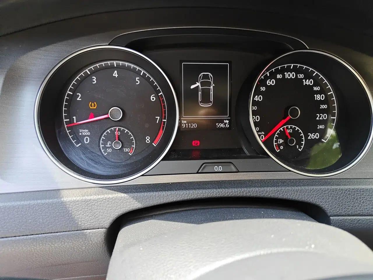 Volkswagen Golf 2016 230TSI Automatic Luxury Version — миниатюра 12