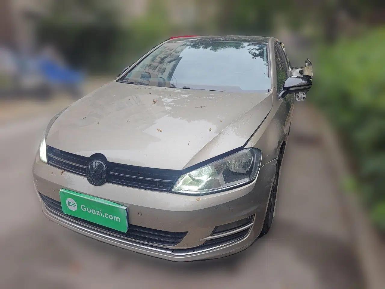Volkswagen Golf 2017 1.6L Automatic Comfort Million-Vehicle Anniversary Edition — миниатюра 1