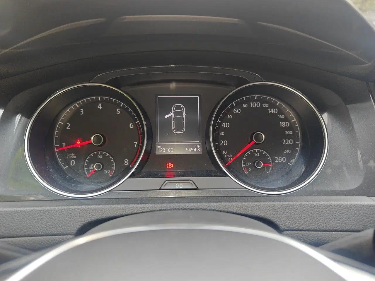 Volkswagen Golf 2017 1.6L Automatic Comfort Million-Vehicle Anniversary Edition — миниатюра 11