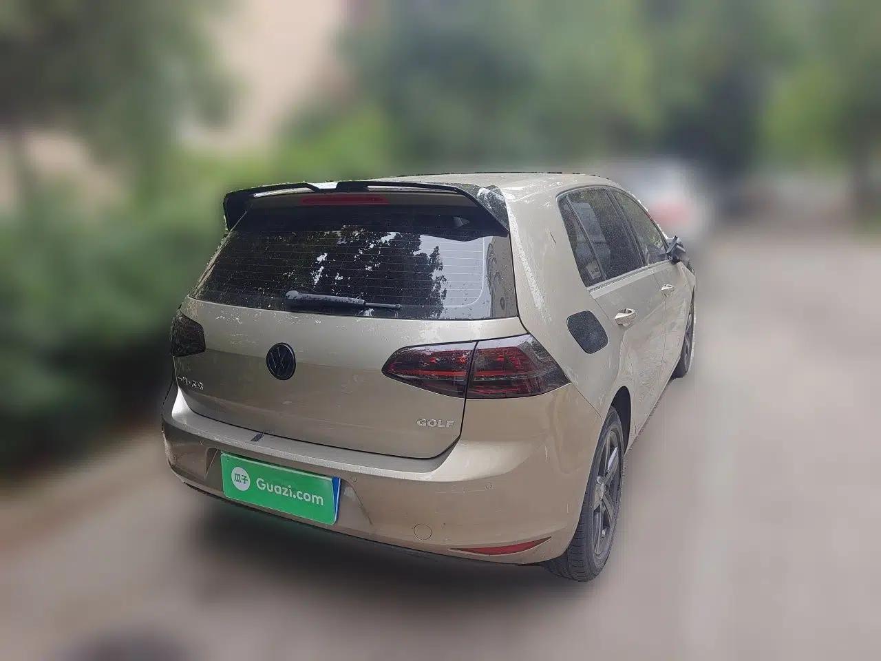 Volkswagen Golf 2017 1.6L Automatic Comfort Million-Vehicle Anniversary Edition — миниатюра 6
