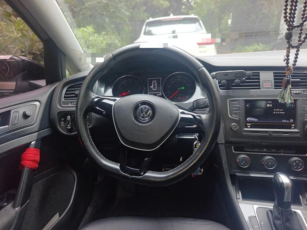 Volkswagen Golf 2017 1.6L Automatic Comfort Million-Vehicle Anniversary Edition — миниатюра 10